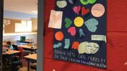 "Bonne fête des pères et de tous ceux que l'on a envie de fêter" disent plusieurs affiches dans l'école "Bonne fête des pères et de tous ceux que l'on a envie de fêter" disent plusieurs affiches dans l'école