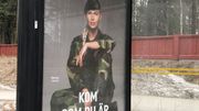 En Suède, le service militaire a été réinstauré. Des campagnes de recrutement sont par ailleurs en cours. "Viens comme tu es", titre cette publicité. En Suède, le service militaire a été réinstauré. Des campagnes de recrutement sont par ailleurs en cours. "Viens comme tu es", titre cette publicité.