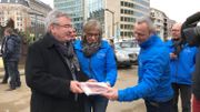 René Collin est descendu sur place, où il a reçu un morceau de viande wallonne René Collin est descendu sur place, où il a reçu un morceau de viande wallonne