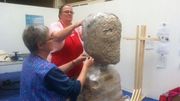 La technique est assez simple : terre glaise et papier mâché sur une structure en plastique et treillis La technique est assez simple : terre glaise et papier mâché sur une structure en plastique et treillis