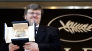 En 2004, pour la deuxième fois de son histoire, le festival de Cannes récompense un documentaire : "Fahrenheit 9/11" de Michael Moore, après "Le Monde du silence" de Jacques-Yves Cousteau (1956). En 2004, pour la deuxième fois de son histoire, le festival de Cannes récompense un documentaire : "Fahrenheit 9/11" de Michael Moore, après "Le Monde du silence" de Jacques-Yves Cousteau (1956).