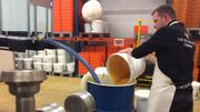 Xavier Rennotte stocke près de 30 tonnes de miel pour produire ses 4000 litres d'hydromel annuellement. Xavier Rennotte stocke près de 30 tonnes de miel pour produire ses 4000 litres d'hydromel annuellement.