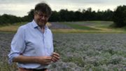 Marc Fichers, secrétaire général de Nature et Progrès, convaincu que les fleurs sont la solution pour ramener des insectes dans les campagnes. Marc Fichers, secrétaire général de Nature et Progrès, convaincu que les fleurs sont la solution pour ramener des insectes dans les campagnes.
