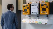 Les cryptomonnaies n'ont de valeur réelles que si elles sont transformées en monnaies telles que l'euro ou le dollar. Des distributeur permettant de convertir son argent en bitcoin fleurissent à travers le monde. Les cryptomonnaies n'ont de valeur réelles que si elles sont transformées en monnaies telles que l'euro ou le dollar. Des distributeur permettant de convertir son argent en bitcoin fleurissent à travers le monde.