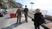 A Menton, les contrôles français provoquent l'énervement à la frontière avec l'Italie A Menton, les contrôles français provoquent l'énervement à la frontière avec l'Italie