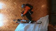 Confiné, ce skieur espagnol fait du freeride dans son salon Confiné, ce skieur espagnol fait du freeride dans son salon