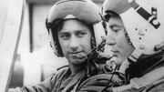 Le futur roi Philippe lors d'une séance d'entraînement au pilotage avec son instructeur, Michel Audrit, le 23 juillet 1981 à Gossoncourt. Le futur roi Philippe lors d'une séance d'entraînement au pilotage avec son instructeur, Michel Audrit, le 23 juillet 1981 à Gossoncourt.