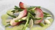 Recette : Haricots verts, pêche, amandes fraîches poêlées au beurre, beurre mousseux à la coriandre Recette : Haricots verts, pêche, amandes fraîches poêlées au beurre, beurre mousseux à la coriandre