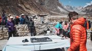 "La plus haute fête de la Terre" sur l'Everest "La plus haute fête de la Terre" sur l'Everest