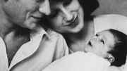 Le chanteur et Nathalie Baye lors de la naissance de Laura, le 15 novembre 1983 Le chanteur et Nathalie Baye lors de la naissance de Laura, le 15 novembre 1983