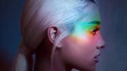 Ariana Grande défie la gravité dans le clip "No Tears Left to Cry" Ariana Grande défie la gravité dans le clip "No Tears Left to Cry"