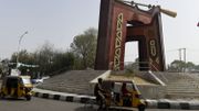 Au Nigeria, un émir doit fuir son "royaume" par hélicoptère: symbole de la toute-puissance du pouvoir politique sur le traditionnel Au Nigeria, un émir doit fuir son "royaume" par hélicoptère: symbole de la toute-puissance du pouvoir politique sur le traditionnel