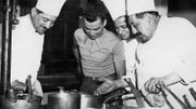 Georges Lemaire rigolant avec les cuisiniers lors du Tour 1933 Georges Lemaire rigolant avec les cuisiniers lors du Tour 1933