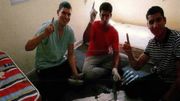Mohamed Houli Chemlal, Youssef Aalla et Younes Abouyaaqoub (le conducteur de la camionnette de Barcelone) faisant le signe d'allégeance à l'organisation terroriste "Etat islamique" Mohamed Houli Chemlal, Youssef Aalla et Younes Abouyaaqoub (le conducteur de la camionnette de Barcelone) faisant le signe d'allégeance à l'organisation terroriste "Etat islamique"