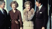 Jimmy et Rosalynn Carter laissent les clefs de la Maison-Blanche à Donald et Nancy Reagan, en 1981 Jimmy et Rosalynn Carter laissent les clefs de la Maison-Blanche à Donald et Nancy Reagan, en 1981