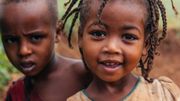 Une des priorités du projet de Manu, Les Amis Toukouls d'Esho, est la scolarisation des enfants. Une des priorités du projet de Manu, Les Amis Toukouls d'Esho, est la scolarisation des enfants.