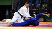 Dirk Van Tichelt met au sol le Russe, Denis Iartcev. Nouveau combat victorieux pour le Belge en quarts de finale. Dirk Van Tichelt met au sol le Russe, Denis Iartcev. Nouveau combat victorieux pour le Belge en quarts de finale.