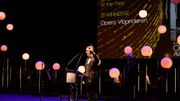Aviel Cahn reçevant à Londres le Prix de la meilleure maison d'opéra 2019 pour l'Opera Vlaanderen Aviel Cahn reçevant à Londres le Prix de la meilleure maison d'opéra 2019 pour l'Opera Vlaanderen