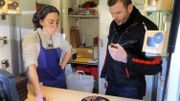 Jean-Phi déguste des chocolats éthiques en combinaison de moto..... Jean-Phi déguste des chocolats éthiques en combinaison de moto.....