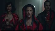 Halsey se fait boxeuse le temps du clip "Strangers" Halsey se fait boxeuse le temps du clip "Strangers"