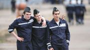 Trois des 400 marins russes arrivés à Saint-Nazaire pour se former à bord du "Vladivostok", un navire de guerre de classe Mistral construit par la France. Trois des 400 marins russes arrivés à Saint-Nazaire pour se former à bord du "Vladivostok", un navire de guerre de classe Mistral construit par la France.