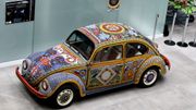 Une coccinelle de 1990 décorée par un groupe d'indigènes Huichol au Mexique. Une coccinelle de 1990 décorée par un groupe d'indigènes Huichol au Mexique.