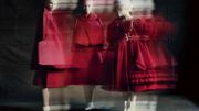Rei Kawakubo oour Comme des Garçons, "Body Meets Dress–Dress Meets Body", printemps-été 1997. Rei Kawakubo oour Comme des Garçons, "Body Meets Dress–Dress Meets Body", printemps-été 1997.