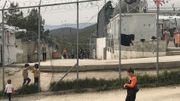 De multiples ouvertures ont été faits dans les grillages du camp officiel ce qui permet à tous et toutes de circuler librement. De multiples ouvertures ont été faits dans les grillages du camp officiel ce qui permet à tous et toutes de circuler librement.