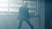 Loïc Nottet rend hommage à Michael Jackson et aux années 80 dans son nouveau clip Loïc Nottet rend hommage à Michael Jackson et aux années 80 dans son nouveau clip