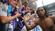 Mbokani avec les supporters anderlechtois Mbokani avec les supporters anderlechtois