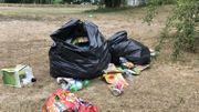 15 à 20 sacs-poubelles sont ramassés par jour 15 à 20 sacs-poubelles sont ramassés par jour