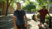 Robin et Guillaume déménagent pour la troisième fois en deux ans. Ils peinent à trouver un appartement convenable à Montréal dans leur gamme de prix. Robin et Guillaume déménagent pour la troisième fois en deux ans. Ils peinent à trouver un appartement convenable à Montréal dans leur gamme de prix.