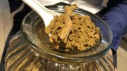 De la poudre et des morceaux de bois, du naturel on vous dit! De la poudre et des morceaux de bois, du naturel on vous dit!
