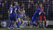 Simon Mignolet trompé par Adebayo Akinfenwa Simon Mignolet trompé par Adebayo Akinfenwa