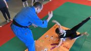 Herstal: des élèves de l'école Emile Muraille apprennent à tomber sans se faire mal Herstal: des élèves de l'école Emile Muraille apprennent à tomber sans se faire mal