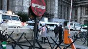 Le Palais de Justice de Bruxelles hautement sécurisé et les fouilles supplémentaires de l'entrée Le Palais de Justice de Bruxelles hautement sécurisé et les fouilles supplémentaires de l'entrée