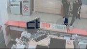Mohamed Abrini et Salah Abdeslam vont à la banque. Mohamed Abrini et Salah Abdeslam vont à la banque.