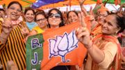 "Narendra Modi a très bien joué ce jeu émotionnel et a relié ce thème de l’opposition au Pakistan musulman avec l’importance de garder nos valeurs hindoues, de favoriser nos hindous et d’accentuer cet antagonisme envers les musulmans et les musulmans indiens." "Narendra Modi a très bien joué ce jeu émotionnel et a relié ce thème de l’opposition au Pakistan musulman avec l’importance de garder nos valeurs hindoues, de favoriser nos hindous et d’accentuer cet antagonisme envers les musulmans et les musulmans indiens."