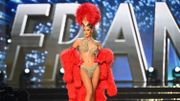 Iris Mittenaere avait arboré comme "costume national" lors de la compétition préliminaire, une tenue évoquant le Moulin Rouge et les danseuses de cabaret. Iris Mittenaere avait arboré comme "costume national" lors de la compétition préliminaire, une tenue évoquant le Moulin Rouge et les danseuses de cabaret.