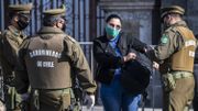 L'armée et la police organisent des barrages pour faire respecter le confinement dans la capitale Santiago L'armée et la police organisent des barrages pour faire respecter le confinement dans la capitale Santiago
