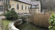 Il y aura des jeux d'eau dans le bassin devant l'entrée de l'église de l'abbaye de Marche-les-Dames. Il y aura des jeux d'eau dans le bassin devant l'entrée de l'église de l'abbaye de Marche-les-Dames.