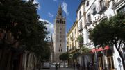 Le café, à deux pas de la cathédrale Le café, à deux pas de la cathédrale