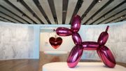 "Jeff Koons Mucem": Quand le roi du kitsch côtoie les arts populaires de Marseille "Jeff Koons Mucem": Quand le roi du kitsch côtoie les arts populaires de Marseille