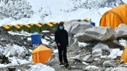Everest : le Covid-19 menace de plonger la saison d'alpinisme dans la tourmente Everest : le Covid-19 menace de plonger la saison d'alpinisme dans la tourmente