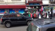 Dans la rue du Brabant, les Peep show côtoient les magasins de vêtements pour enfants et les librairies islamiques Dans la rue du Brabant, les Peep show côtoient les magasins de vêtements pour enfants et les librairies islamiques