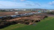 De longues files de camions pourraient devenir habituelles aux ports français et britanniques en cas de Brexit sans accord. De longues files de camions pourraient devenir habituelles aux ports français et britanniques en cas de Brexit sans accord.