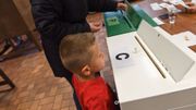 Les citoyens âgés de moins de 18 ans ne pourront pas voter. Les citoyens âgés de moins de 18 ans ne pourront pas voter.