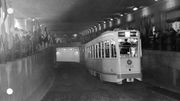Le premier tram qui circule dans le tunnel sous la gare du Midi, en 1975 Le premier tram qui circule dans le tunnel sous la gare du Midi, en 1975