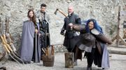 Les fans de la série s'essayent au lancer de hâches Les fans de la série s'essayent au lancer de hâches