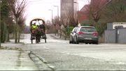 Chaque jour, le ramassage scolaire à cheval, emmène les enfants des coins les plus éloignés. La commune estime économiser 4600kms de trajets parentaux chaque année. Chaque jour, le ramassage scolaire à cheval, emmène les enfants des coins les plus éloignés. La commune estime économiser 4600kms de trajets parentaux chaque année.